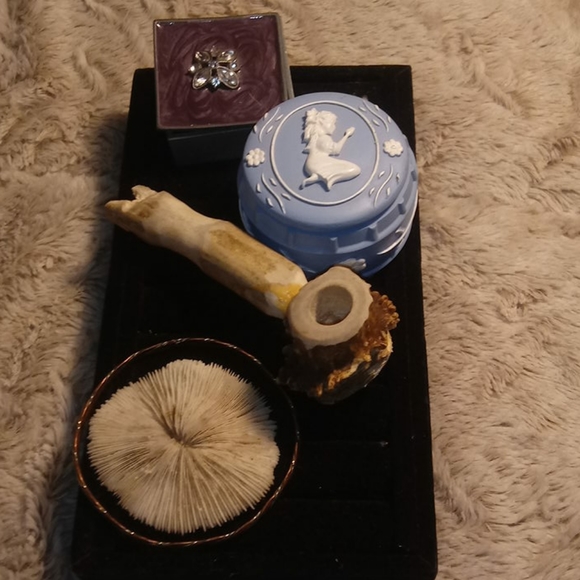 Interesting lot of cases bracelet bone shell mix - Picture 16 of 16